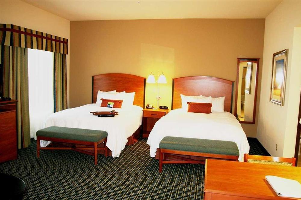 Hampton Inn & Suites Lancaster Oda fotoğraf
