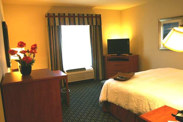 Hampton Inn & Suites Lancaster Oda fotoğraf