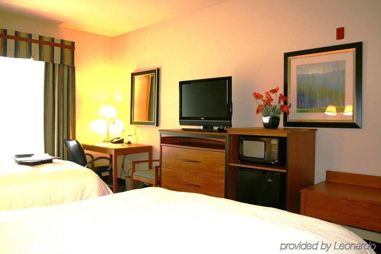 Hampton Inn & Suites Lancaster Oda fotoğraf