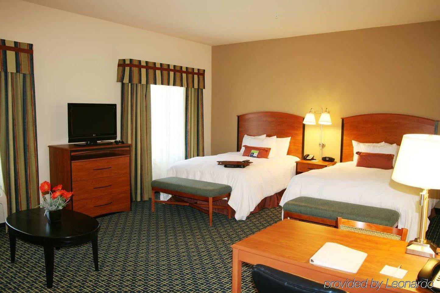 Hampton Inn & Suites Lancaster Oda fotoğraf