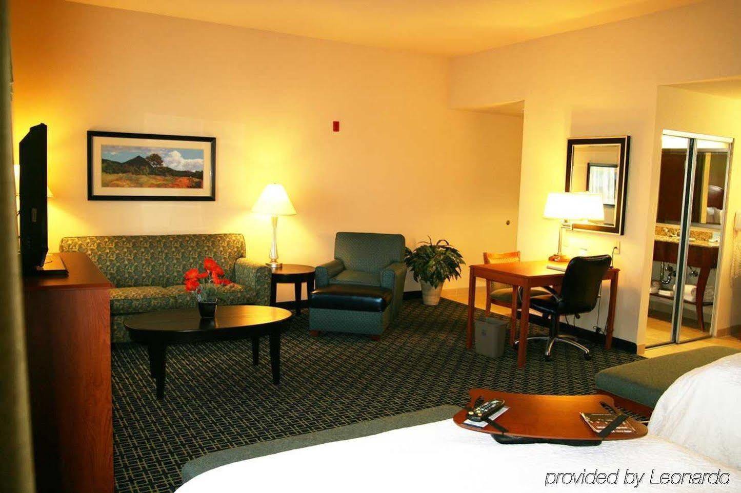 Hampton Inn & Suites Lancaster Oda fotoğraf