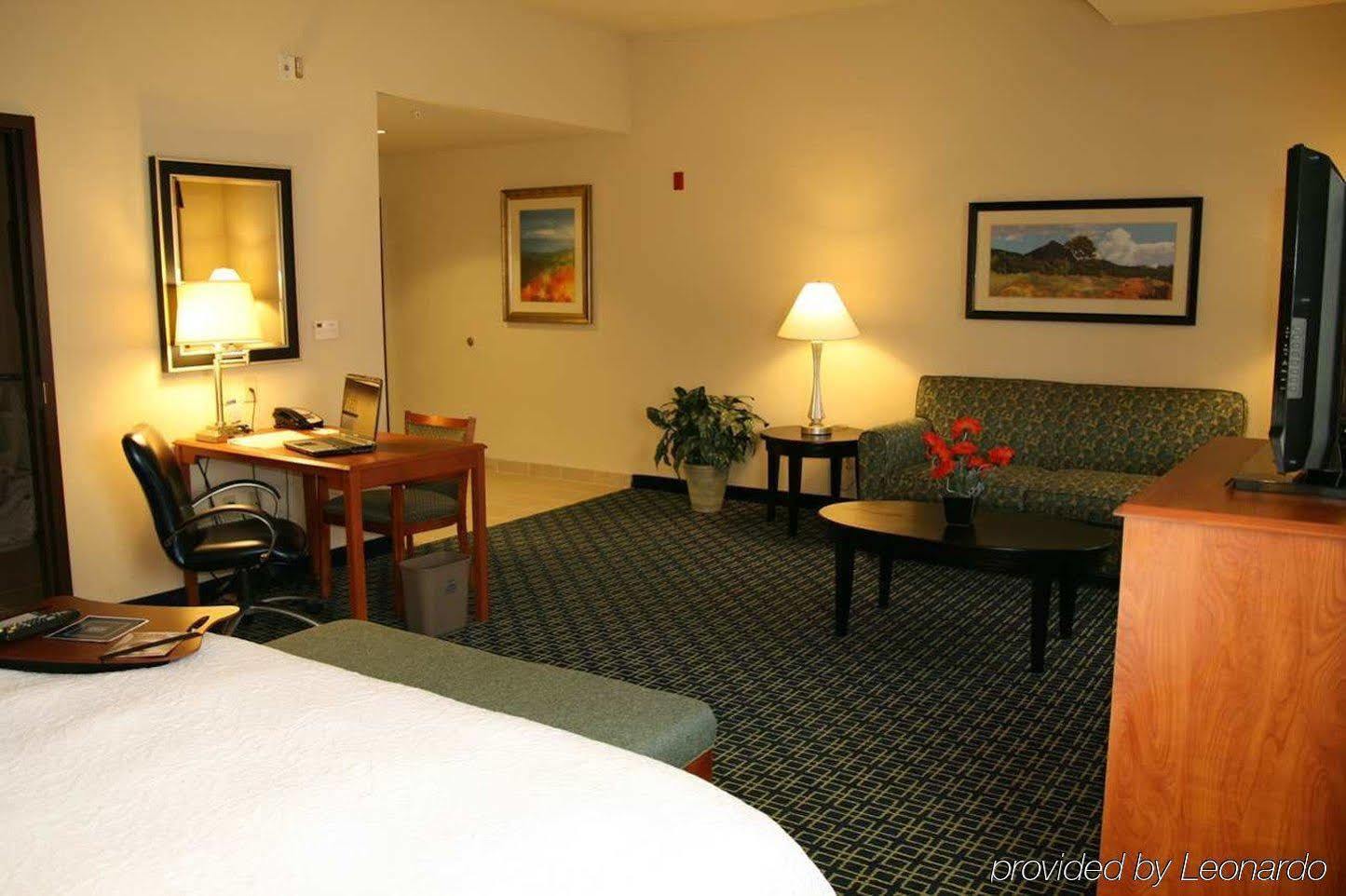 Hampton Inn & Suites Lancaster Oda fotoğraf